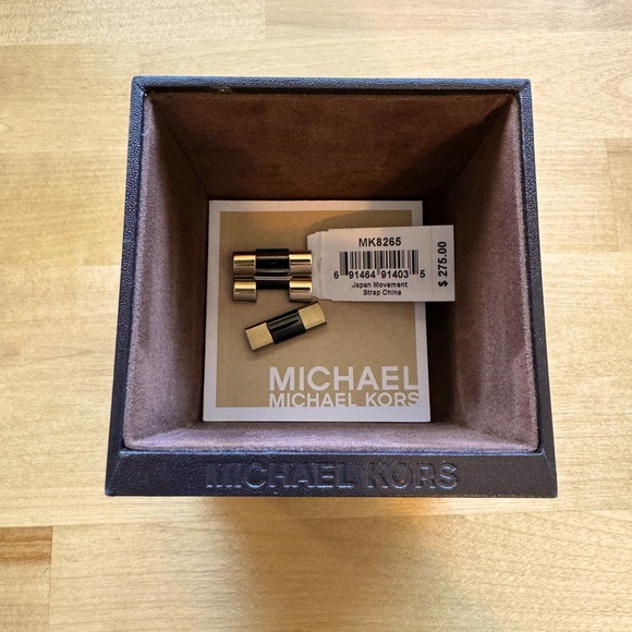 Michael Kors - Runway Chronograph Black Dial Stainless Steel Men’s Watch MK8265 - Picture 4 of 10